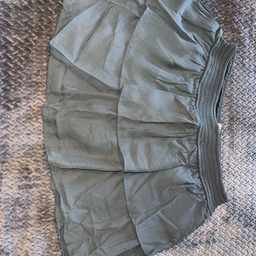 🎄🎁 Hello Frankie by Francesca's Collections Gray Tiered Skirt